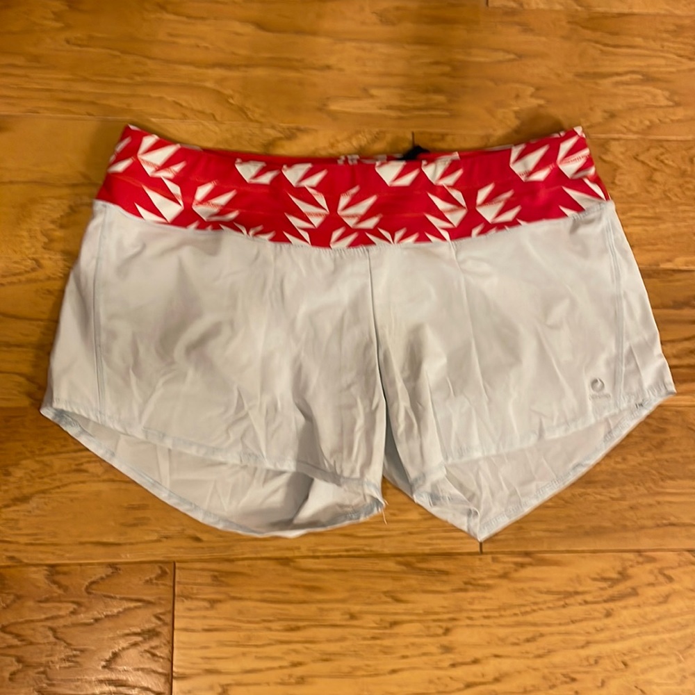 Oiselle Clean Blue Geo Roga Shorts size 8
